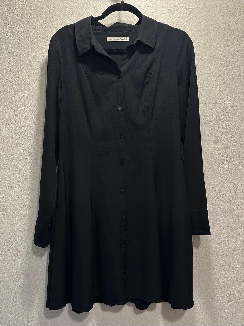 ABERCROMBIE AND FITCH BLACK LONG-SLEEVE COLLARED DRESS